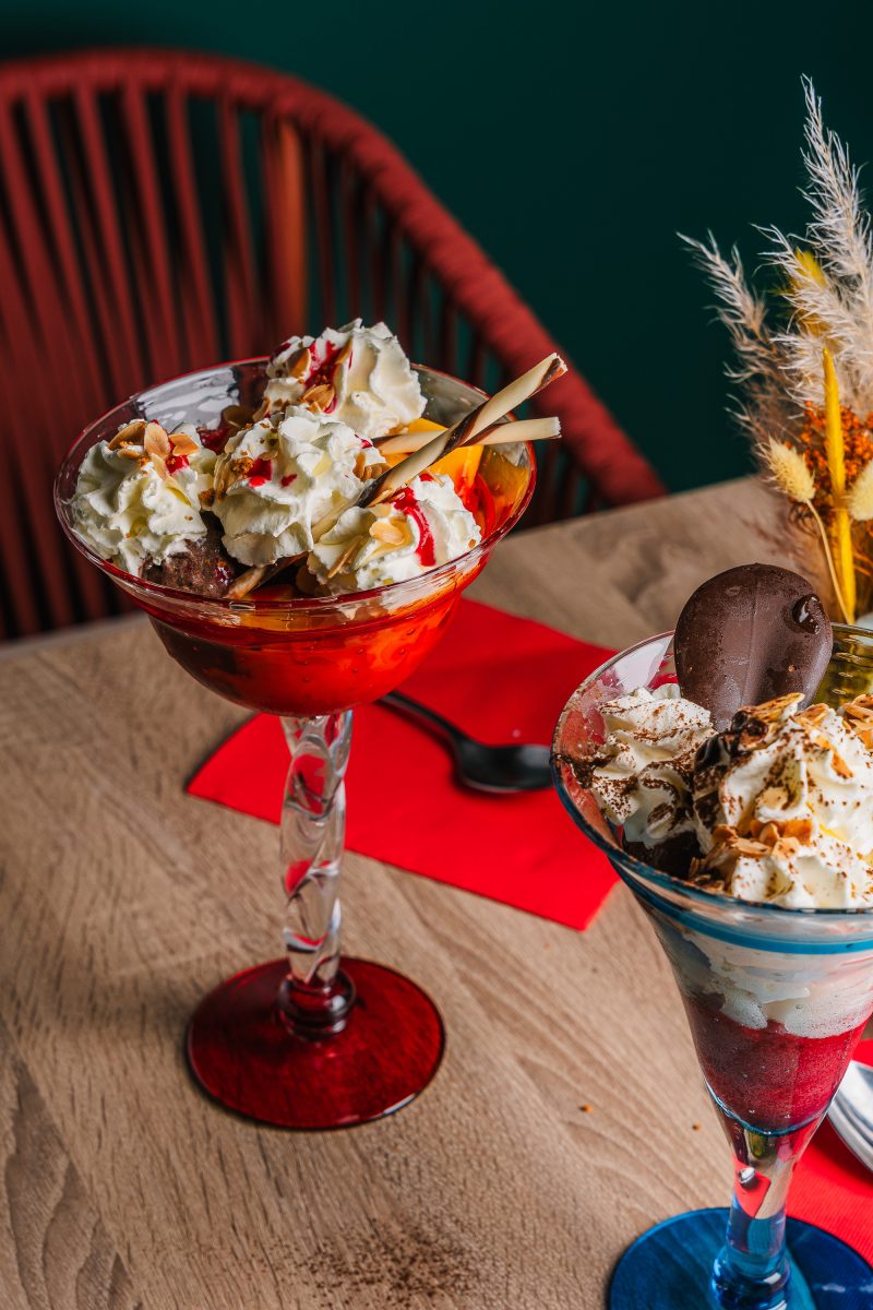 Coupe glacée avec chantilly servie au Duplex